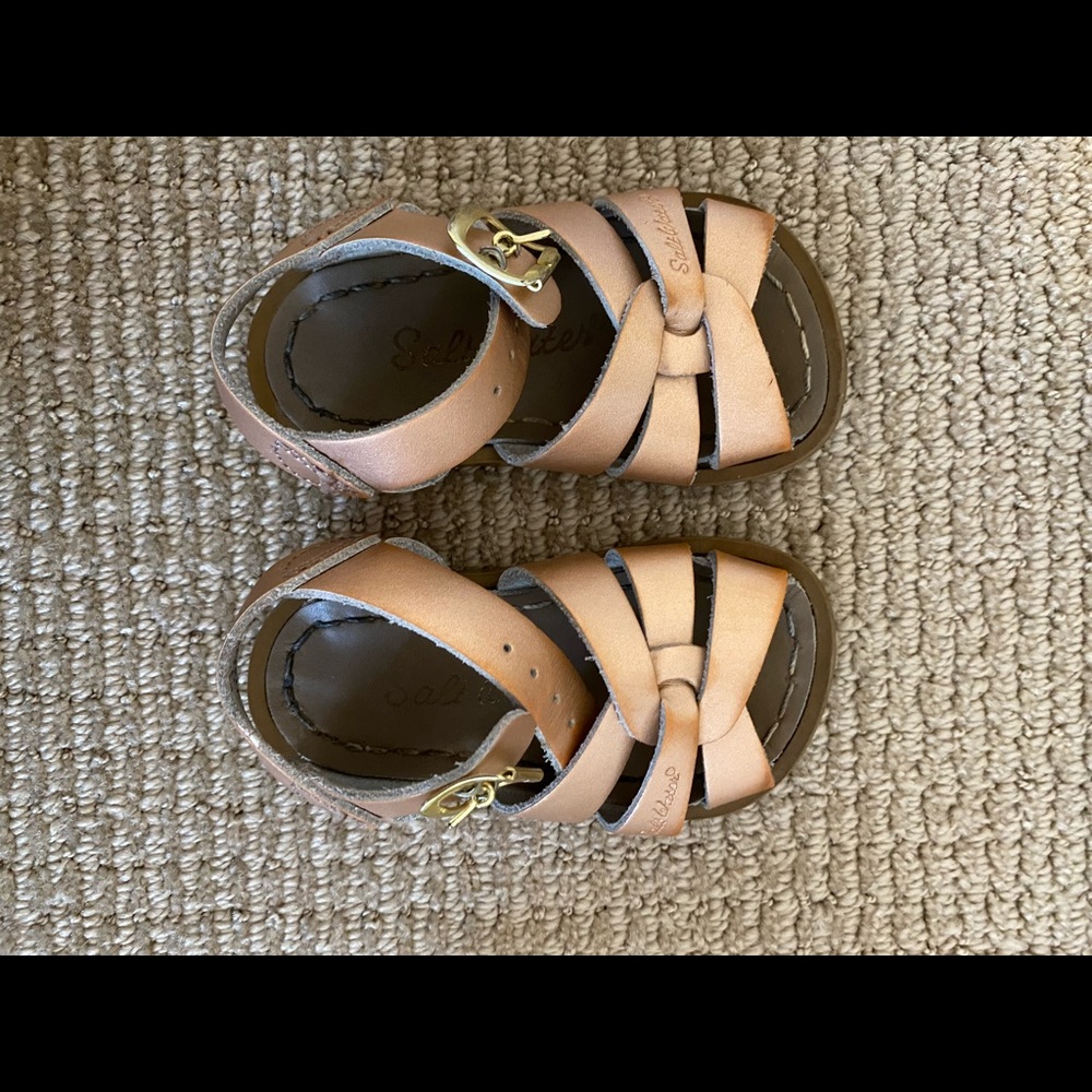 Saltwater sandals SZ 4 EUC rose gold